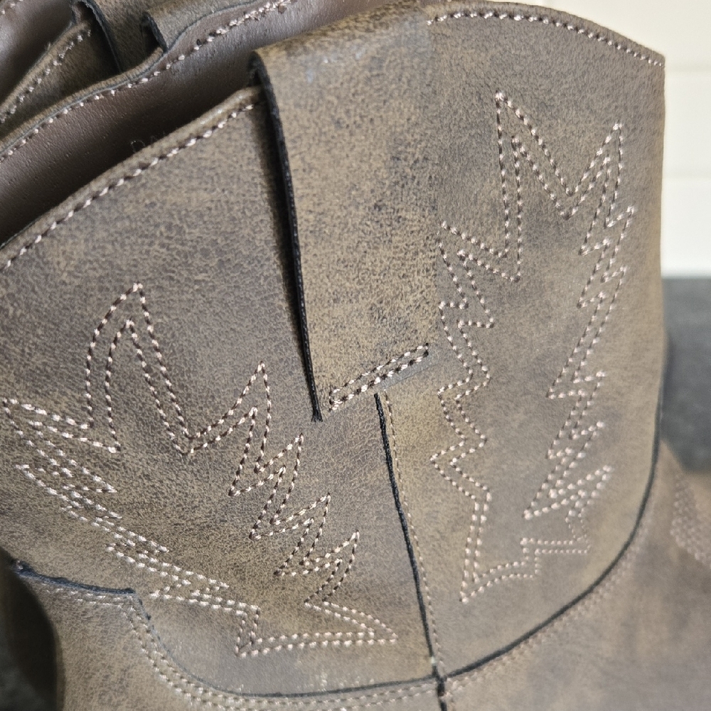 Me Too Size 8.5 Western Style Brownish Ankle Boots - NEW - Picture 4 of 12